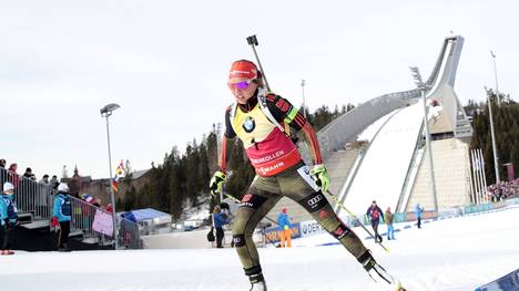 LAURA DAHLMEIER: Die 24-Jährige verpasst auf Grund einer erneuten Erkältung den Saisonauftakt. Nach dem Durchbruch im vergangenen Jahr ist eine Leistungssteigerung schwer, aber dennoch möglich. Alles in Allem ist die Biathletin aus Garmisch die Topfavoritin für den Weltcupsieg