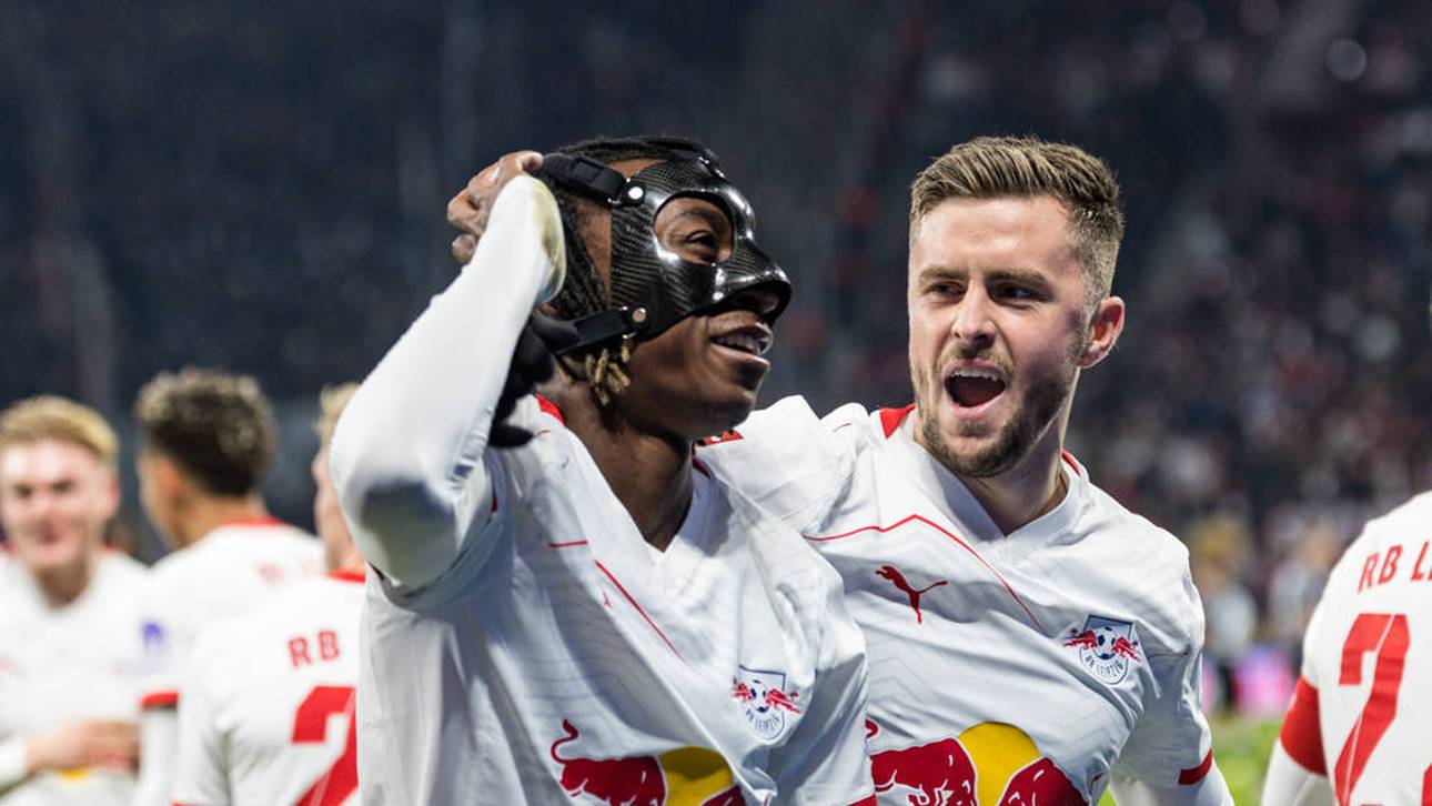 Yan Diomande (l.) erzielte für RB Leipzig drei Tore gegen Eintracht Frankfurt