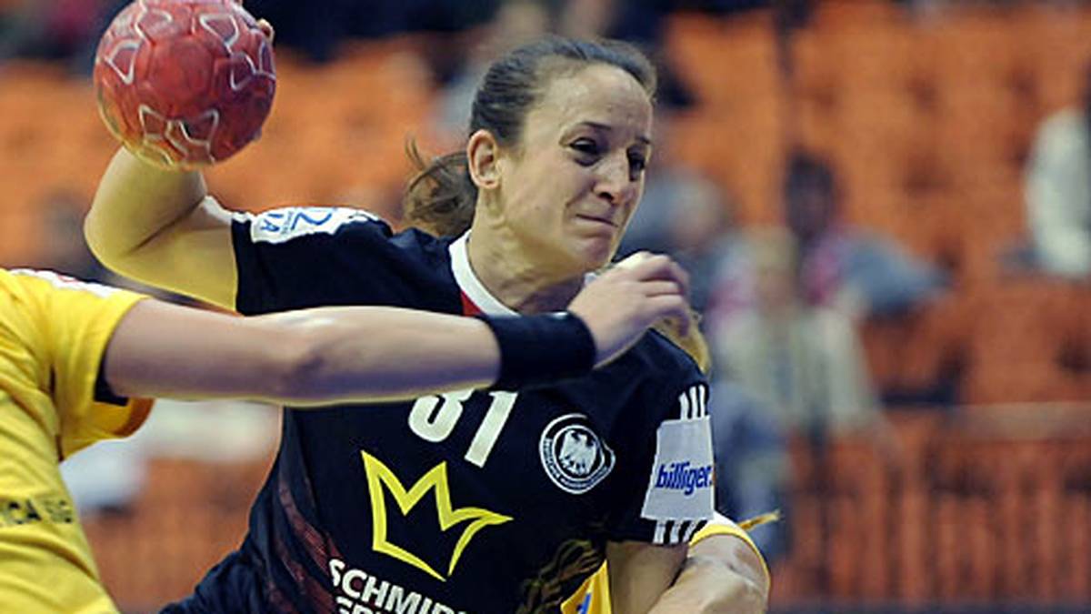 Kerstin Wohlbold (30): Sie ist eine echte Frühstarterin in Sachen Handball. Bereits mit vier Jahren spielt sie für den FC Kluftern. Bei der WM 2013 steht die Spielerin des Thüringer HC zunächst im Aufgebot der deutschen Nationalmannschaft. Kurz vor Turnierbeginn zieht sich Wohlbold jedoch eine schwere Knieverletzung zu, die eine Teilnahme unmöglich macht