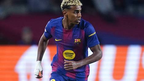 Mark van Bommel vergleicht Lamine Yamal mit dem jungen Lionel Messi. "In zehn, fünfzehn Jahren könne er Messi erreichen", behauptet die Barca-Legende.