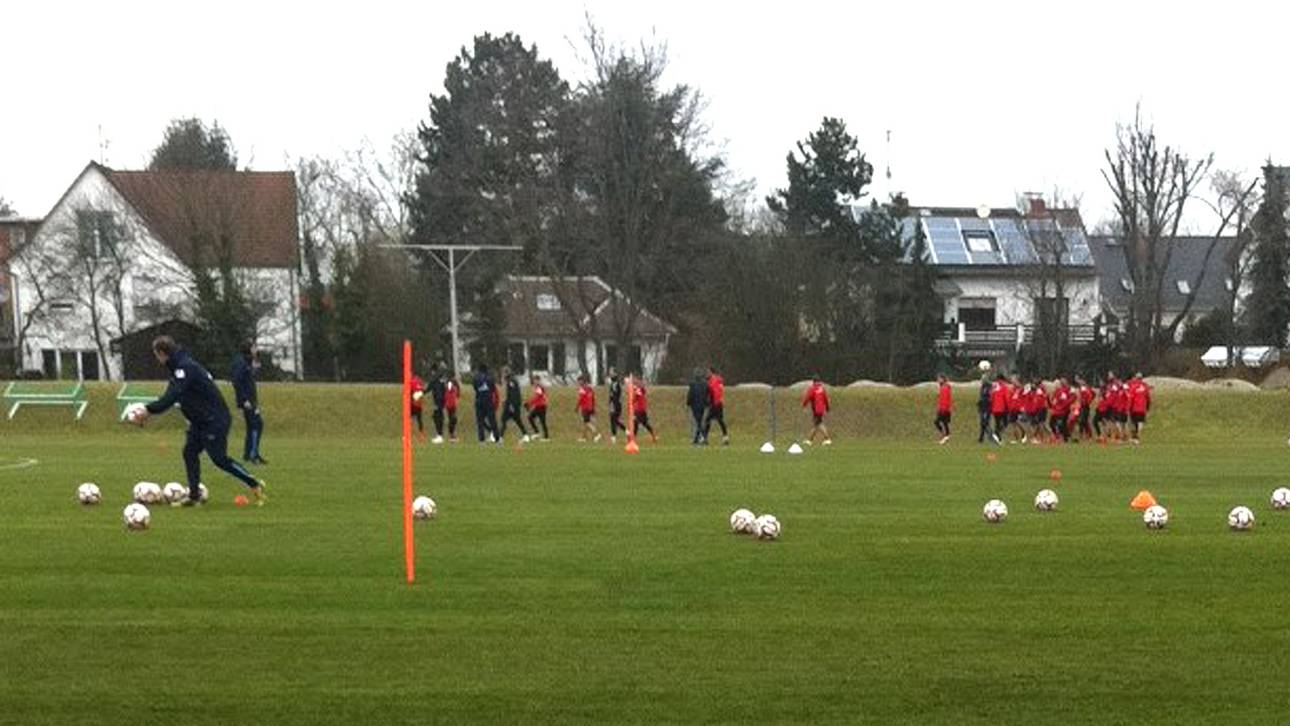 Martin Schmidt leitet sein erstes Training bei den Profis des 1. FSV Mainz 05