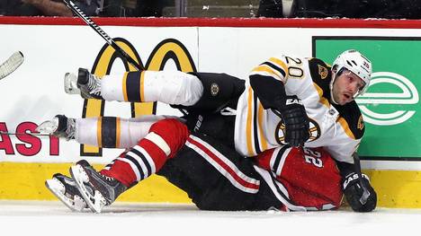 Boston Bruins v Chicago Blackhawks