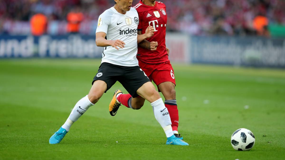 MAKOTO HASEBE: Mit seinen 34 immer noch Stabilisator im Frankfurter Mittelfeld. Schenkte keinen Ball her und langte auch mal ordentlich hin, wenn die Situation es erforderte. Klärte zudem in der Schlussphase entscheidend gegen Tolisso - SPORT1-Note: 2
