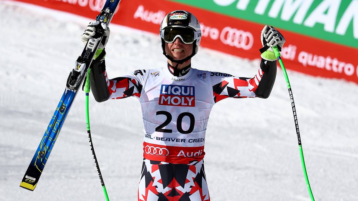 Im Zielraum lässt sich der 34-Jährige für seinen ersten WM-Titel feiern