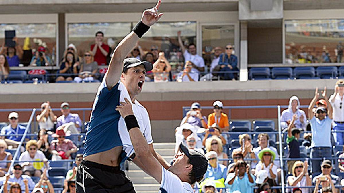 Entsprechend motiviert gehen die Amerikaner zu Werke und fertigen die Kontrahenten in zwei Sätzen mit 6:3 und 6:4 ab