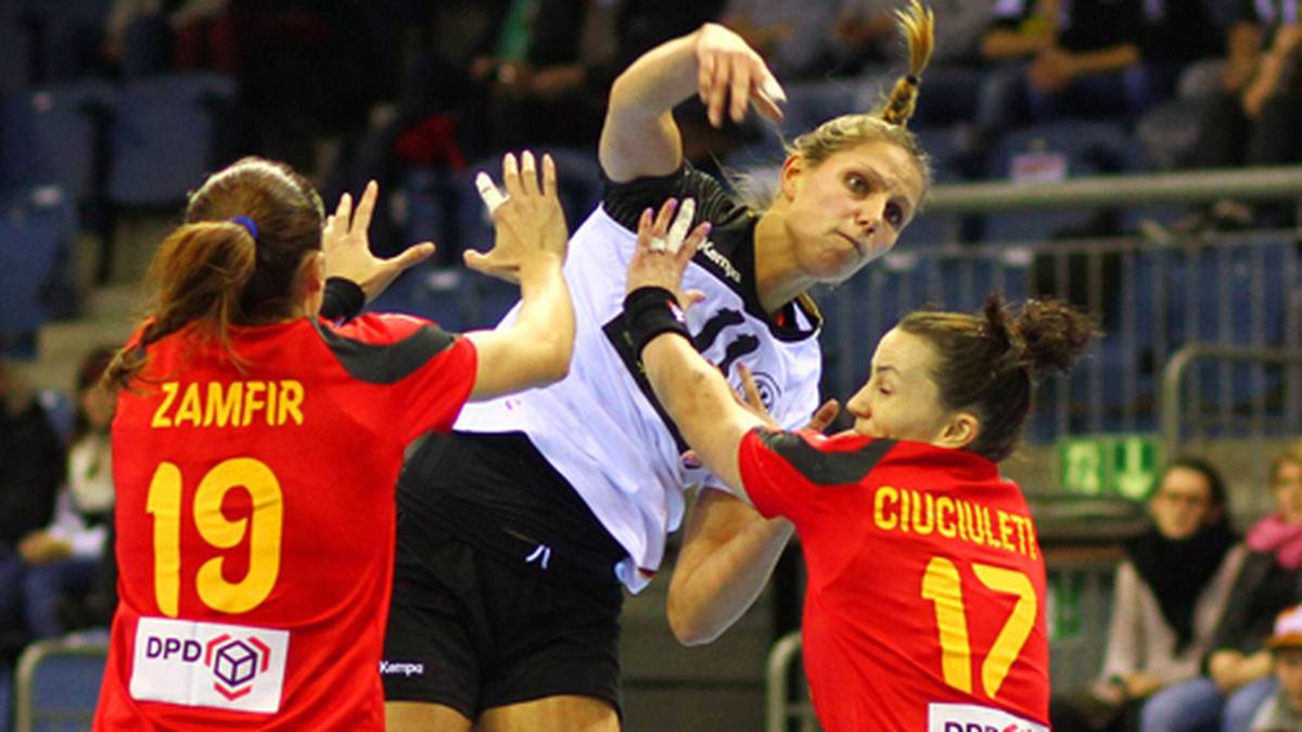 Xenia Smits (20): Die gebürtige Antwerperin beginnt in Belgien mit dem Handball, ehe sie 2008 nach Deutschland kommt. 2013 wird sie sogar mit dem Erhard-Wunderlich-Gedächtnispreis als Handball-Talent des Jahres ausgezeichnet. Ihr Comeback in der Nationalmannschaft feiert Smits unmittelbar vor der EM im Testspiel gegen Rumänien