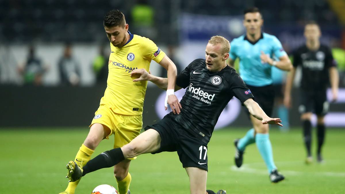 Sebastian Rode kam zu Beginn der vergangenen Saison per Leihe von Borussia Dortmund, sein Vertrag beim BVB läuft nur noch ein Jahr. Die Eintracht möchte ihn gerne fest verpflichten. "Bei Seppi werden wir die Gespräche in den nächsten Wochen intensivieren", gibt Bobic den aktuellen Stand preis