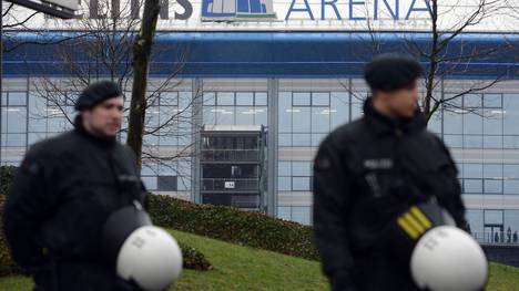 Polizisten wurden auf Schalke von Hooligans attackiert