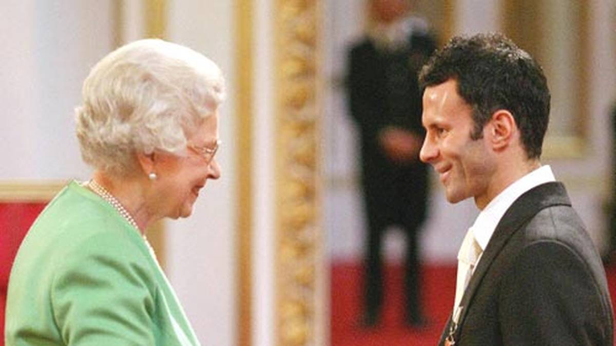 Audienz bei der Queen. Auch Elizabeth II. sind die tollen Auftritt des Walisers über all die Jahre nicht verborgen geblieben