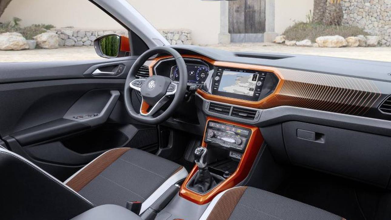 Das Cockpit ist aufgeräumt und auf Wunsch flimmerm darin digitale Instrumente