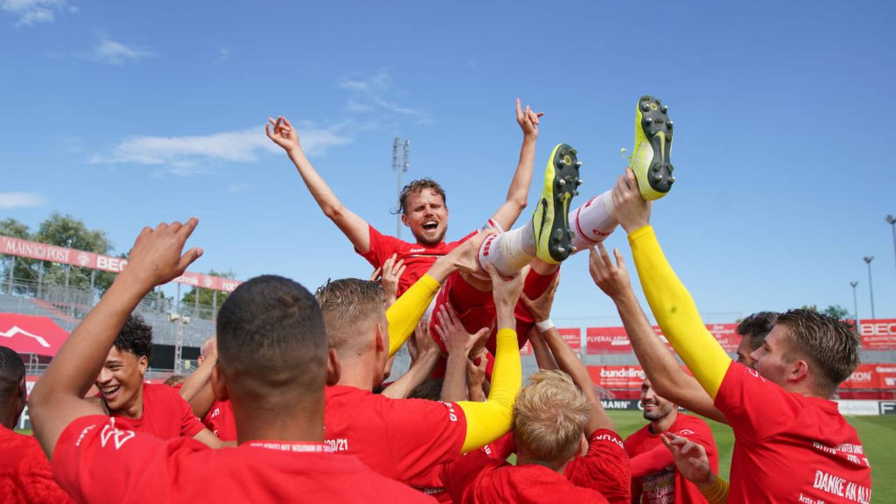 Kickers feiern Last-Minute-Aufstieg