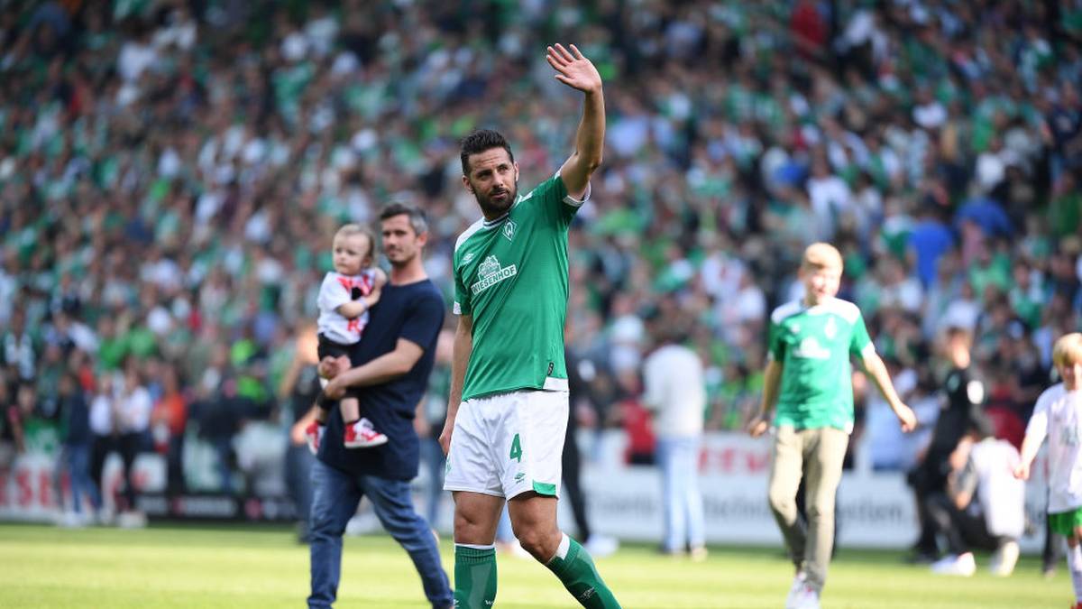 Herzlichen Glückwunsch, Claudio Pizarro. Die Bundesliga-Legende feiert ihren 41. Geburtstag. Und das als aktiver Spieler!