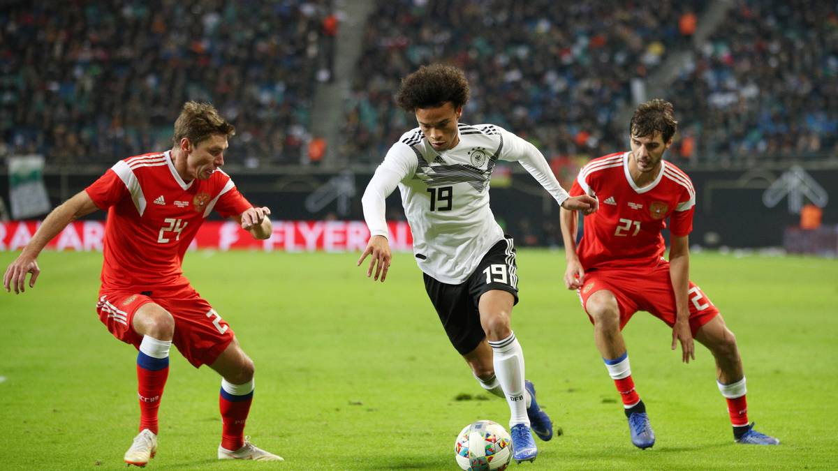 LEROY SANE: Bei Manchester City unter Pep Guardiola schon seit geraumer Zeit eine der Offensiv-Waffen, nun schickt sich der Wuschelkopf endlich auch im DFB-Dress an, seine Leistungen aus dem Klub auf den Rasen zu bringen