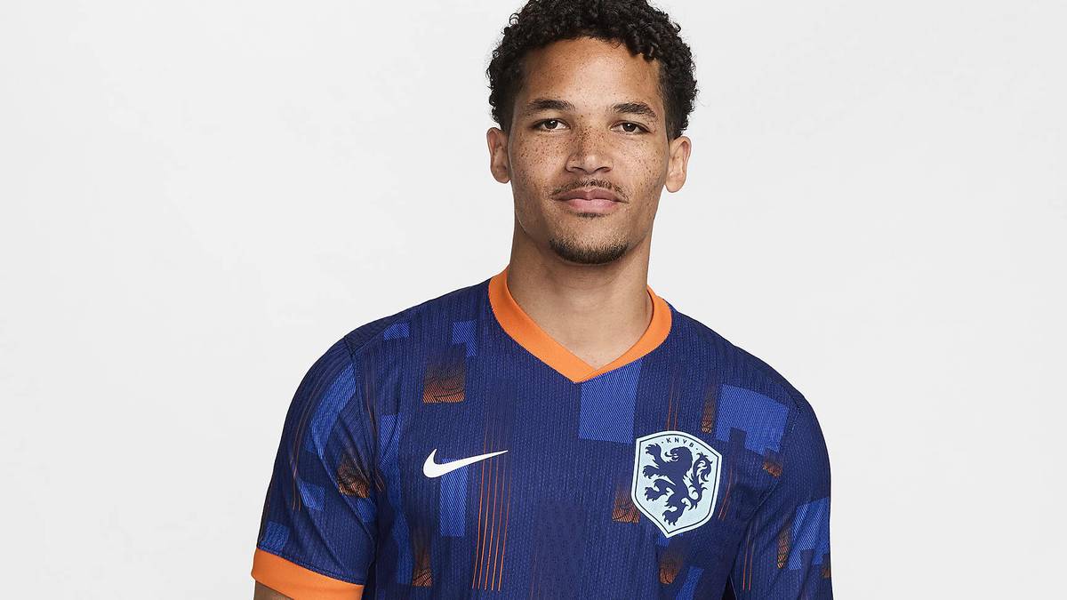 Niederlande (Gast) - Ausrüster: Nike - Ähnlich wie Kroatien haben auch die Holländer dunkelblaue Auswärtstrikots. Nur die orangen Streifen am Ärmel zeigen klar, um welches Team es sich handelt. 