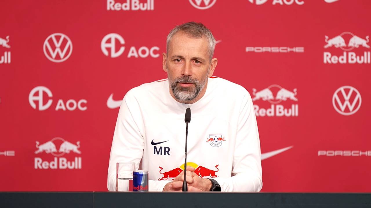 RB Leipzig: Marco Rose schenkt Christian Streich eine Flasche Wein zum Abschied