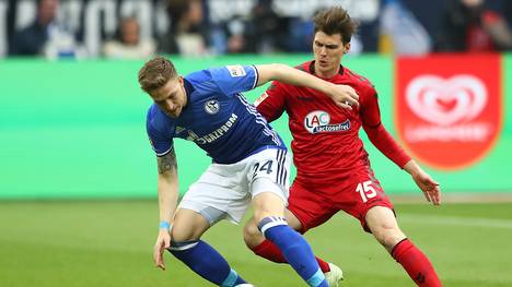 Bastian Oczipka (links) steht vor seinem Comeback bei Schalke 04