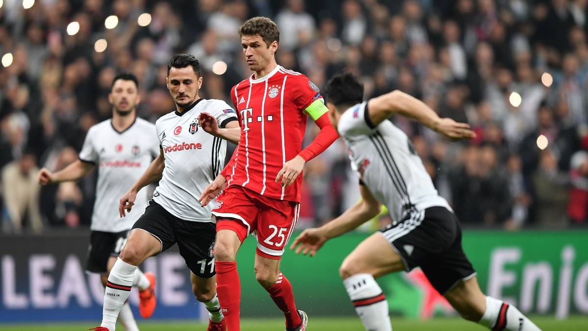 THOMAS MÜLLER: Vergab freistehend aus spitzem Winkel die Chance zum 1:0 (10.) und brachte in der Anfangsphase öfter den Ball nicht an den Mann. Dann aber mit herrlicher Flanke auf Thiago, die zum 1:0 führte. In der Folgezeit trotz hohen Laufpensum ohne gefährliche Szenen. SPORT1-Note: 3