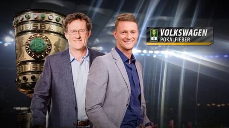 Jochen Stutzky und Thomas Herrmann führen durch die Sendung Volkswagen Pokalfieber 