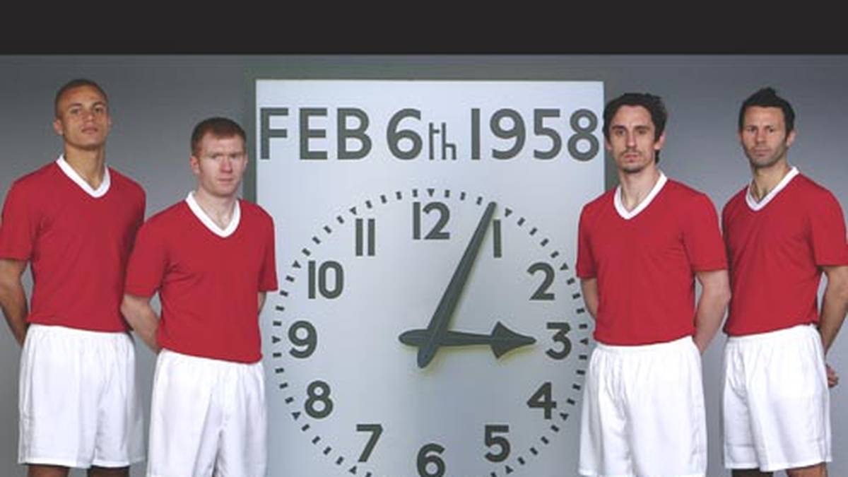 Gedenken der toten Helden: 50 Jahre nach dem Unglück der "Busby-Babes" auf dem Münchener Flughafen erinnern die aktuellen Spieler der Toten