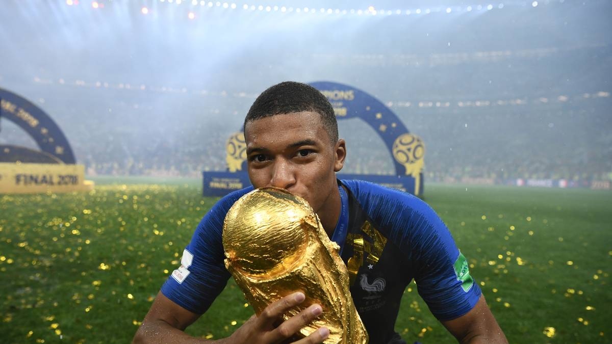 KYLIAN MBAPPE: Der beste Nachwuchsspieler der WM hat seine Wurzeln ebenfalls in Afrika. Sein Vater stammt aus Kamerun, seine Mutter kam aus Algerien nach Frankreich
