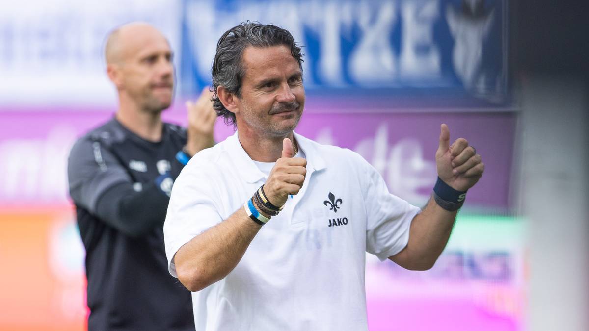 DIRK SCHUSTER (SV Darmstadt 98): "Die größten Chancen auf den Aufstieg haben meiner Meinung nach der Hamburger SV und der 1. FC Köln. Aber auch der FC Ingolstadt und Union Berlin sind aufgrund ihrer Kaderstärke in der Lage, ein Wörtchen um die oberen Plätze mitreden zu können"