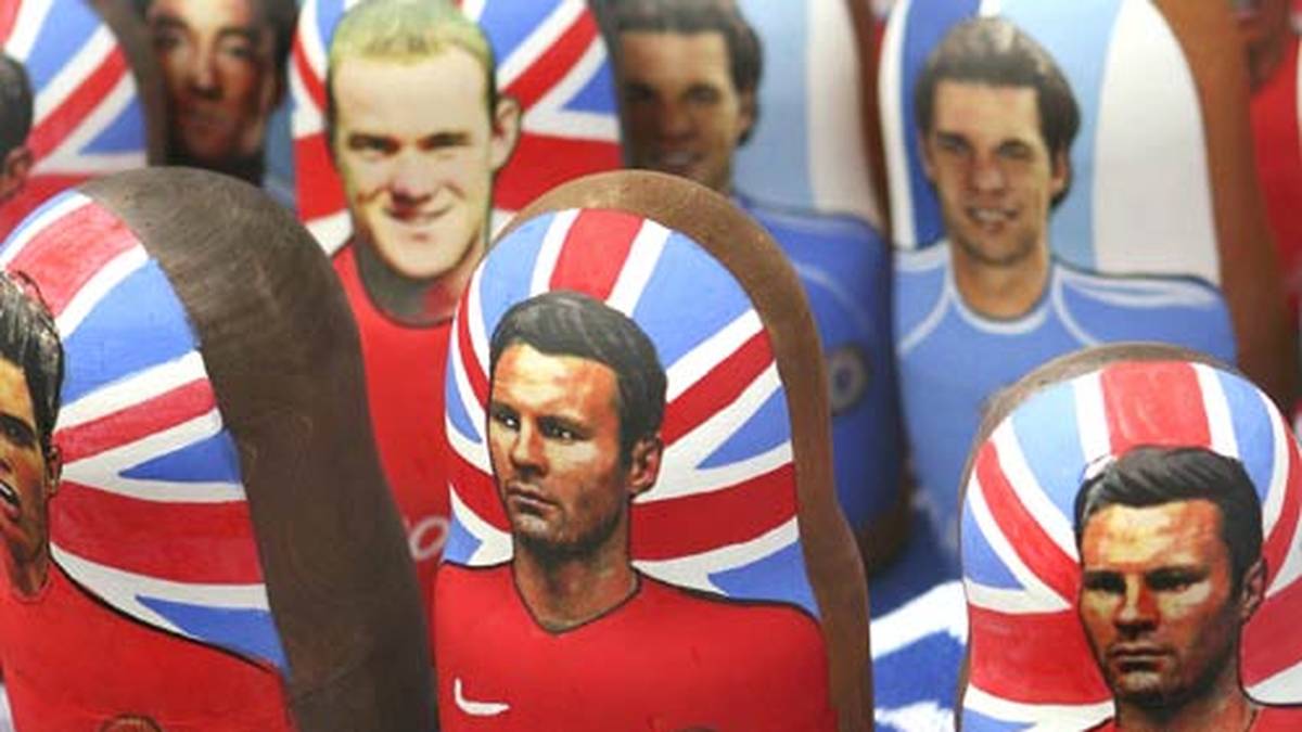 2008, rein englisches Finale der Königsklasse: In Moskau werden vor dem Duell mit dem FC Chelsea Matreshka-Puppen mit den Konterfeis der Stars verkauft