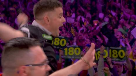 Damon Heta spielt den bereits zweiten Neun-Darter bei der Darts-WM 2025. Es ist das insgesamt 16. perfekte Leg der WM-Historie - und jedes Mal gerät der Ally Pally in Ekstase.