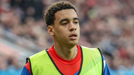 Bayern Münchens Jamal Musiala ist wohl fit für das Spiel gegen Borussia Dortmund.