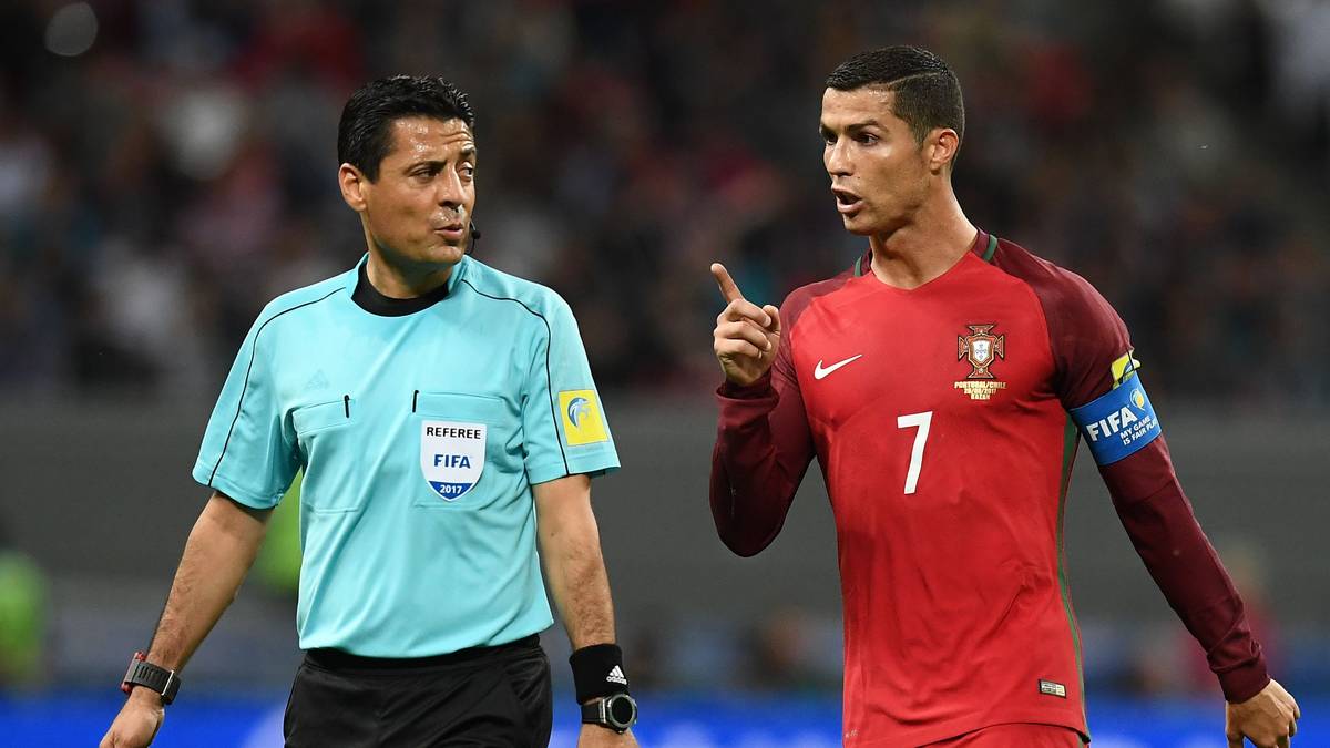 PLATZ 10 - PORTUGAL: Der Europameister wackelt! Drei Spiele in Folge ohne Sieg, darunter ein deutliches 0:3 gegen die Niederlande und ein 2:2 trotz 2:0-Führung gegen Tunesien. Die Hoffnungen ruhen auf Cristiano Ronaldo, der gegen Tunesien und beim 0:0 gegen Belgien noch nicht dabei war