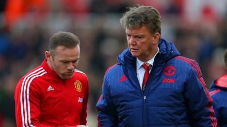 Wayne Rooney (l.) hat seine Verletzung womöglich unfreiwillig verschlimmert Manchester United Louis van Gaal