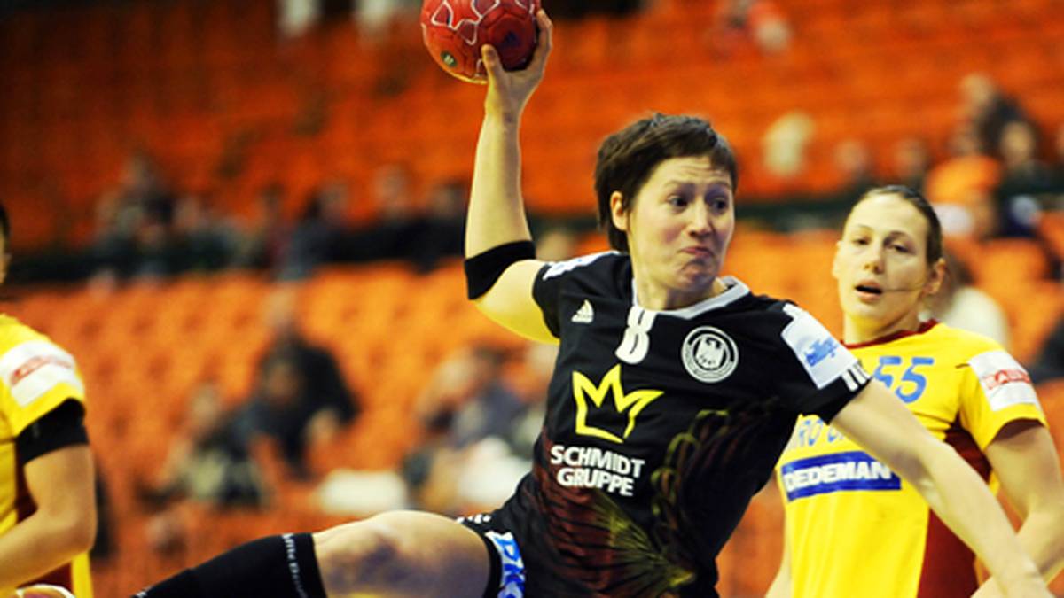 Anne Müller (31): Schulzes Teamkollegin gibt ihr Länderspieldebüt am 4. März 2005 gegen Kroatien. Die  1,74m große Kreisspielerinen läuft ebenfalls seit vielen Jahren für den HC Leipzig auf. Müller geht gerne Snowboarden oder entspannt sich bei einem guten Buch