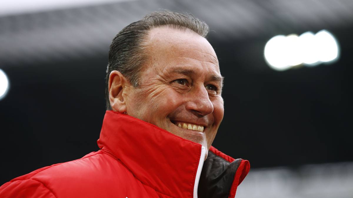 HUUB STEVENS (9.3.2014 - 30.6.2014): Huub Stevens übernimmt für ihn. Der Niederländer sammelt in den verbleibenden zehn Spielen genügend Punkte für den Klassenerhalt, lehnt aber eine Vertragsverlängerung ab