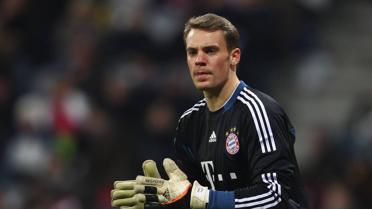 MANUL NEUER (am 1.7. 2011): Mit hunderten Plakaten "Koan Neuer" begrüßen die Bayern-Fans den Keeper, als er aus Gelsenkirchen nach München wechselt. Es dauert nicht lange, bis Neuer auch die kritischsten FCB-Ultras auf seiner Seite hat. Dafür wird er noch heute auf Schalke mit einem Pfeifkonzert bedacht