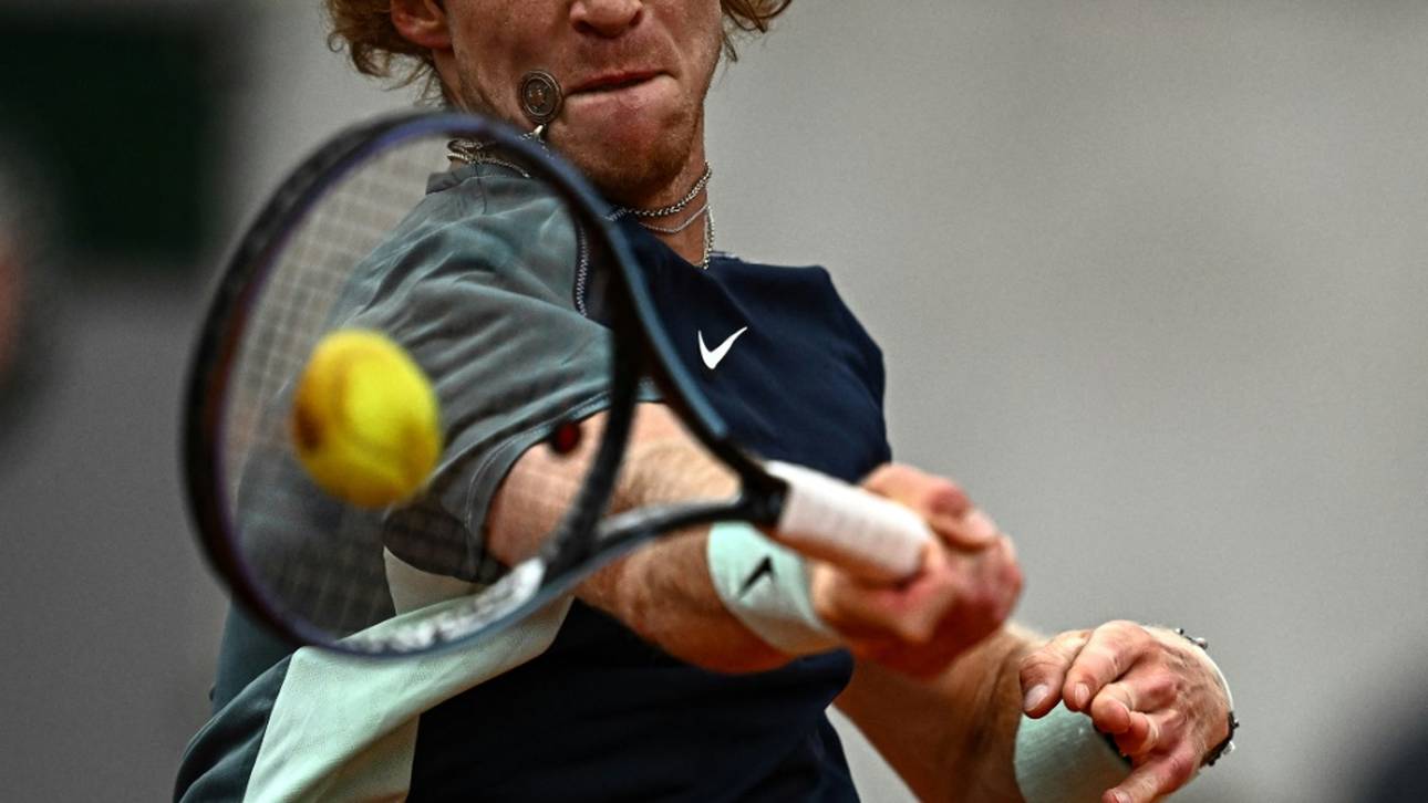 French Open: Rublew schießt Helfer die Kappe vom Kopf