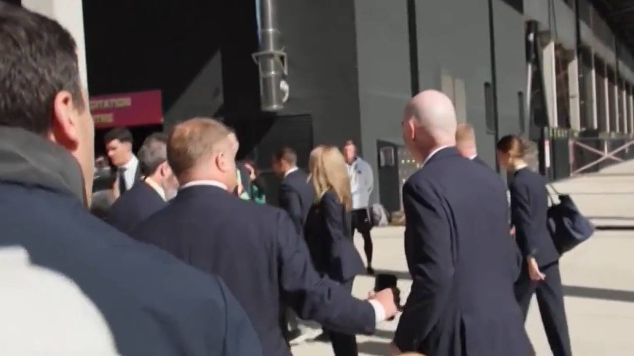 Bei dieser Frage ergreift Infantino die Flucht