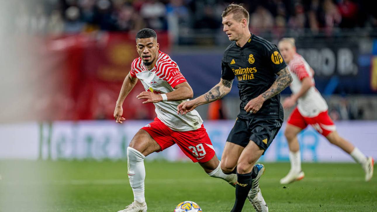 Leipzigs Benjamin Henrichs im Zweikampf (l.) gegen Reals Toni Kroos im Champions-League-Achtelfinale 