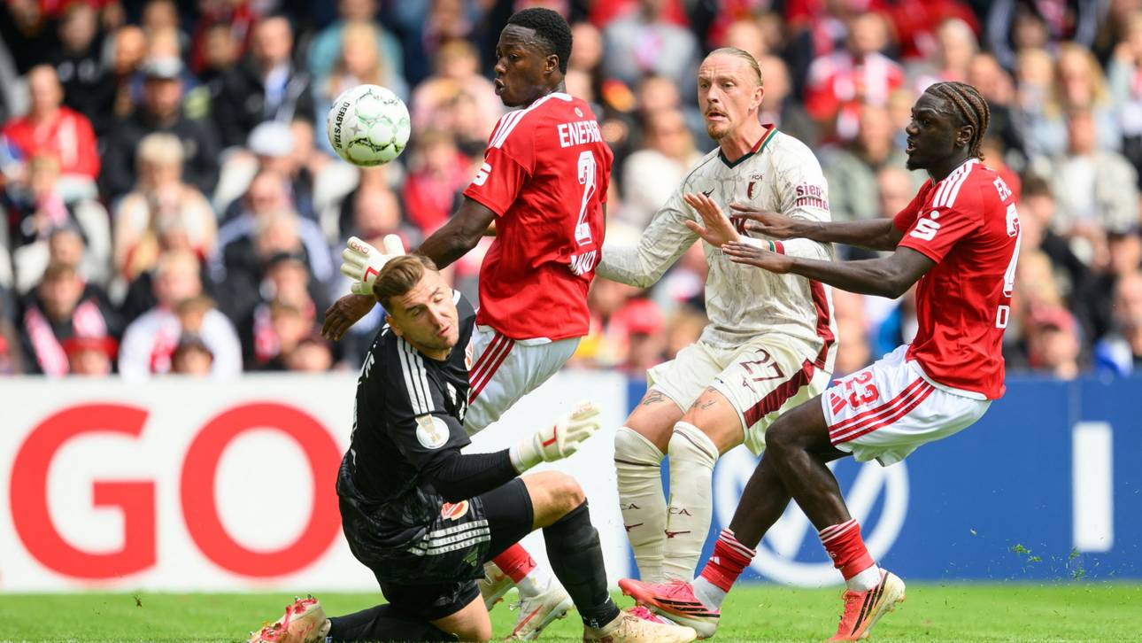 FC Augsburg müht sich in Cottbus in die zweite Pokalrunde