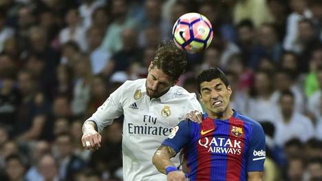 Sergio Ramos und Luis Suarez im Clasico zwischen Real Madrid und FC Barcelona