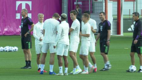 Die Mannschaft von Thomas Tuchel steht kurz vor dem Champions-League-Auftakt gegen Manchester United. Ein Spieler ragt schon vor der Partie deutlich heraus - muss aber im Training auch einstecken.