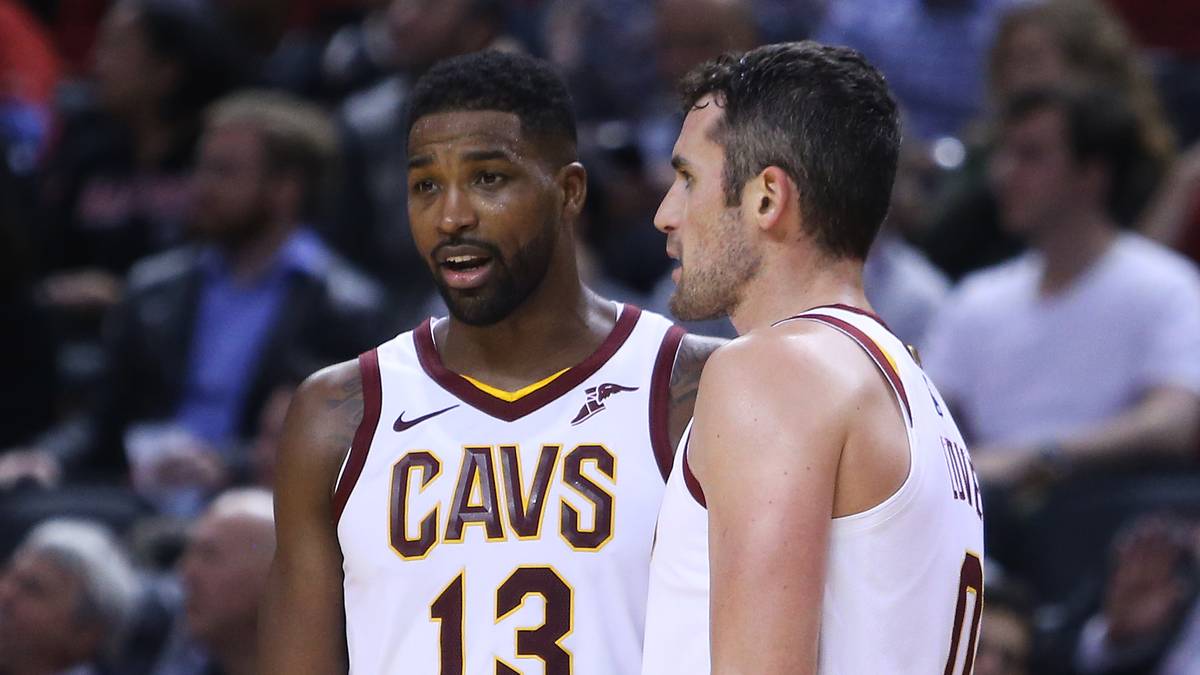 KLOE KARDASHIAN/TRISTAN THOMPSON: Aber die NBA hat Kloe nicht losgelassen. Mittlerweile ist sie mit Tristan Thompson liiert. Mit dem Center der Cleveland Cavaliers bekam sie im April 2018 eine Tochter