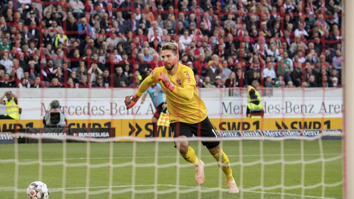 6. SPIELTAG - Stuttgart siegt zwar mit 2:1 gegen Bremen, doch Ron-Robert Zieler unterläuft eine Mega-Slapstick-Einlage. Nach einem Einwurf eines Teamkollegen berührt der VfB-Keeper den Ball leicht, lässt ihn aber durchrutschen, so dass er ins eigene Tor trudelt