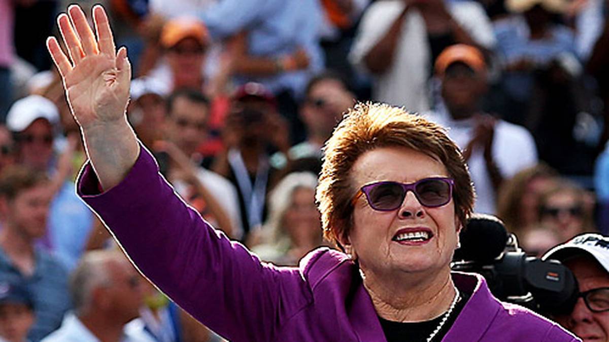 Neben Martina Navratilova steht jetzt auch Billie Jean King auf einer Stufe mit ihr und ist vor Ort dabei