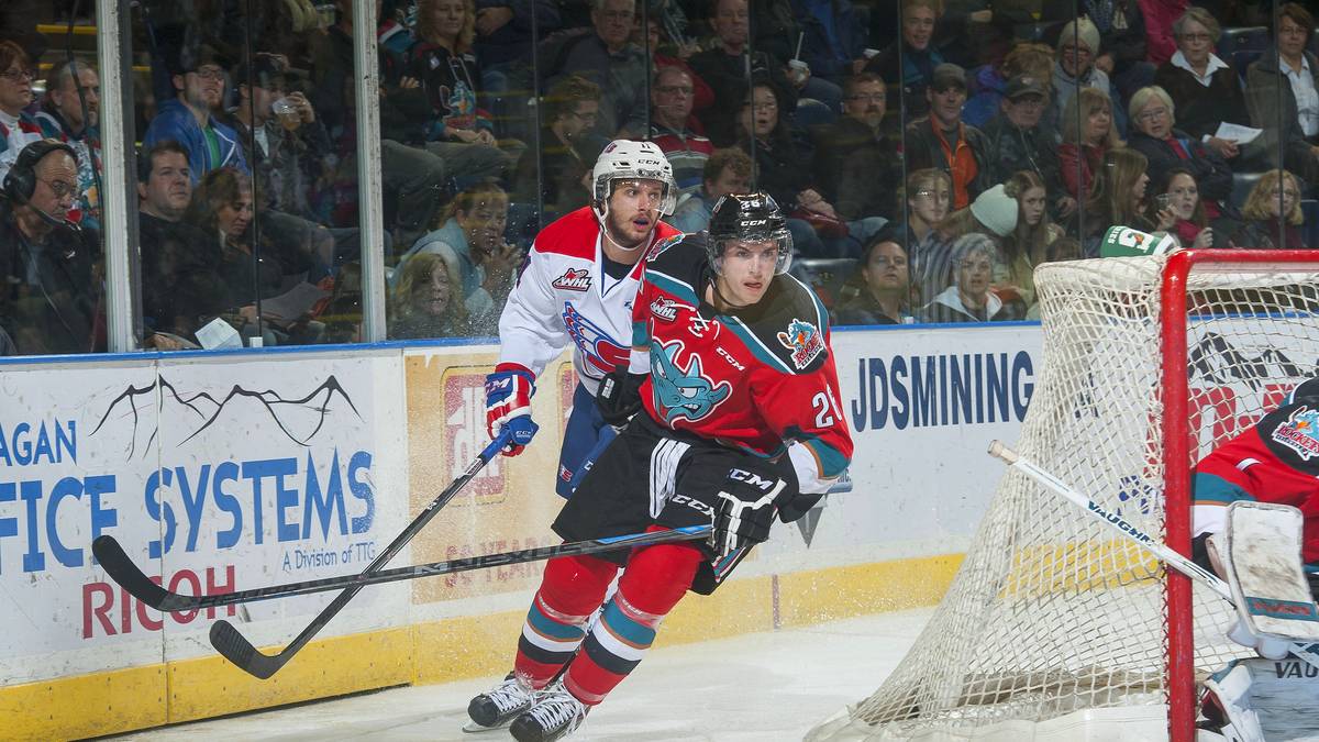 Liam STEWART (l.) ist ein talentierter Eishockeyspieler, er spielte bereits in der britischen Nationalmannschaft. Lange Zeit spielte er in Nordamerika für die Spokane Chiefs, doch der Sprung in die NHL blieb ihm verwehrt - aktuell nimmt er sich eine Auszeit vom Eishockey