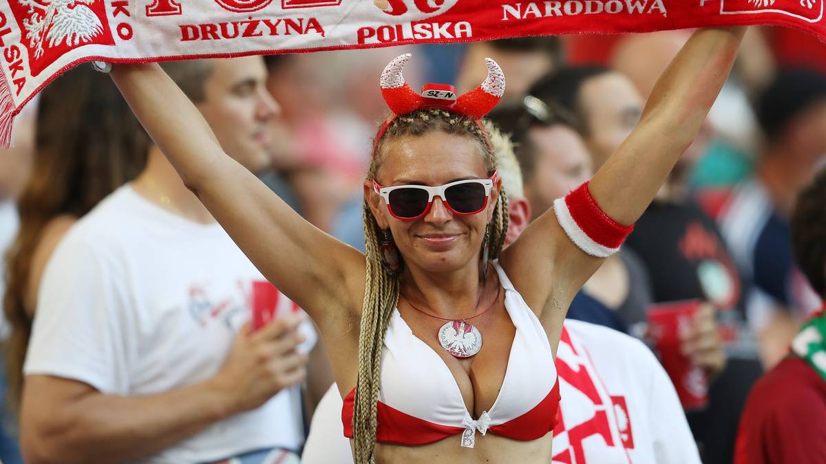 ...denn die haben vor und während des Spiels ihre Stars um Lewandowski und Milik mit vollem Einsatz unterstützt