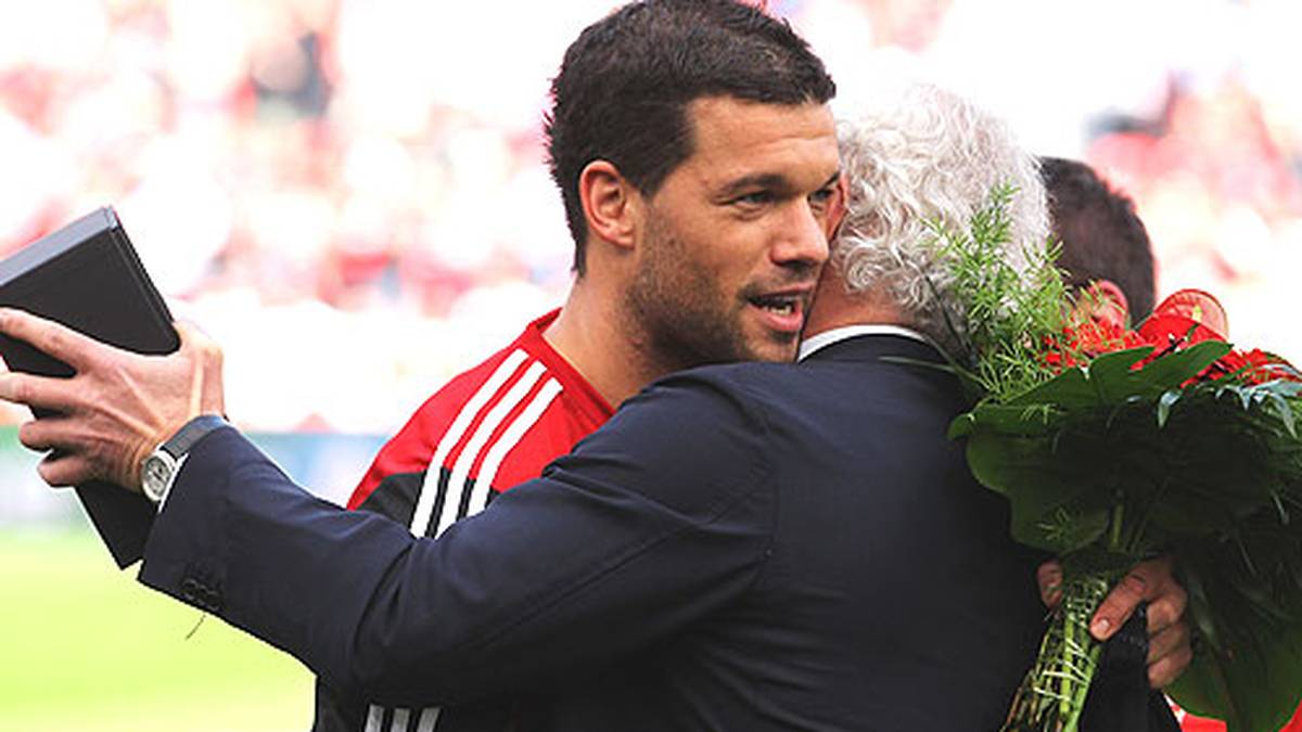 Im Sommer 2012 wird Ballacks Vertrag bei Bayer Leverkusen nicht mehr verlängert. Er wird mit Klubs in den USA und Australien in Verbindung gebracht, beendet schließlich am 2. Oktober 2012 aber seine Karriere