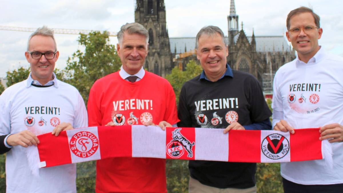 Im Sinne der guten Sache: Die drei Klub-Bosse Alex Wehrle (l., FC), Hanns-Jörg Westendorf (2.v.l., Fortuna Köln) und Andreas Rettig (3.v.l., Viktoria Köln)