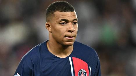 PSG-Experte Alexis Menuge spricht über den Imageschaden von Kylian Mbappé und seine Berater. 