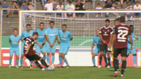 Der 1. FC Nürnberg tut sich lange gegen den Regionalligisten 1. FC Kaan-Marienborn schwer. Ein perfekter Freistoß von Johannes Geis bringt den Favoriten dann doch auf Kurs.