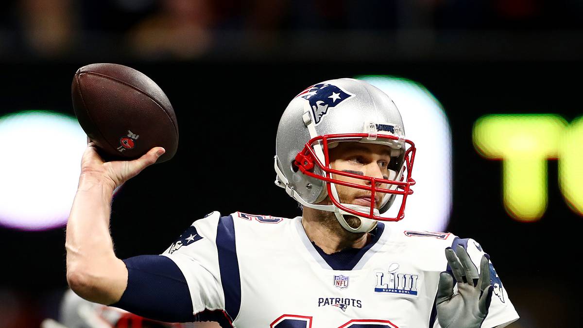 19 JAHRE: Tom Brady - New England Patriots (2000 bis heute): Der Ausnahme-Quarterback Tom Brady gab vor 19 Jahren sein NFL-Debüt bei den Patriots. Seitdem zog der erfolgreichste Spielmacher der Football-Geschichte neunmal in den Super Bowl ein und konnte diesen sechs Mal gewinnen
