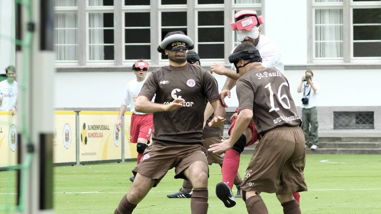 Blindenfußballer mit Tor des Monats